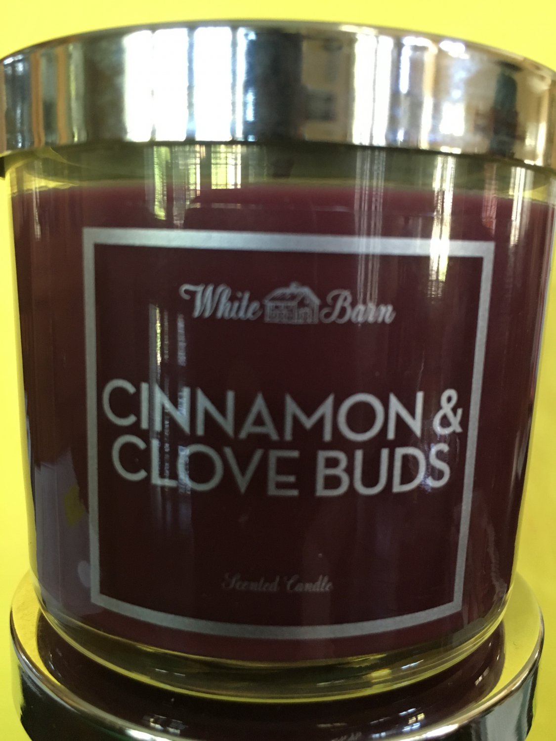 Bath & Body Works Cinnamon and Clove Buds Candle 4 oz