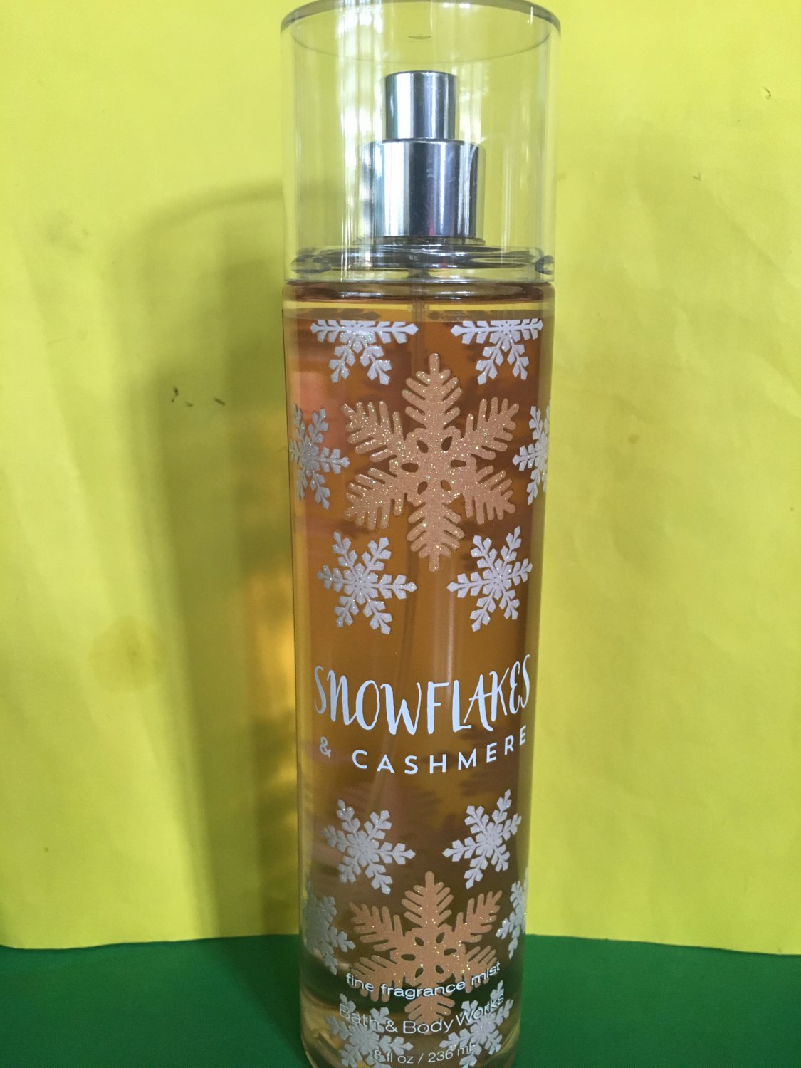 Bath & Body Works Snowflakes and Cashmere Fine Fragrance Mist Full Size