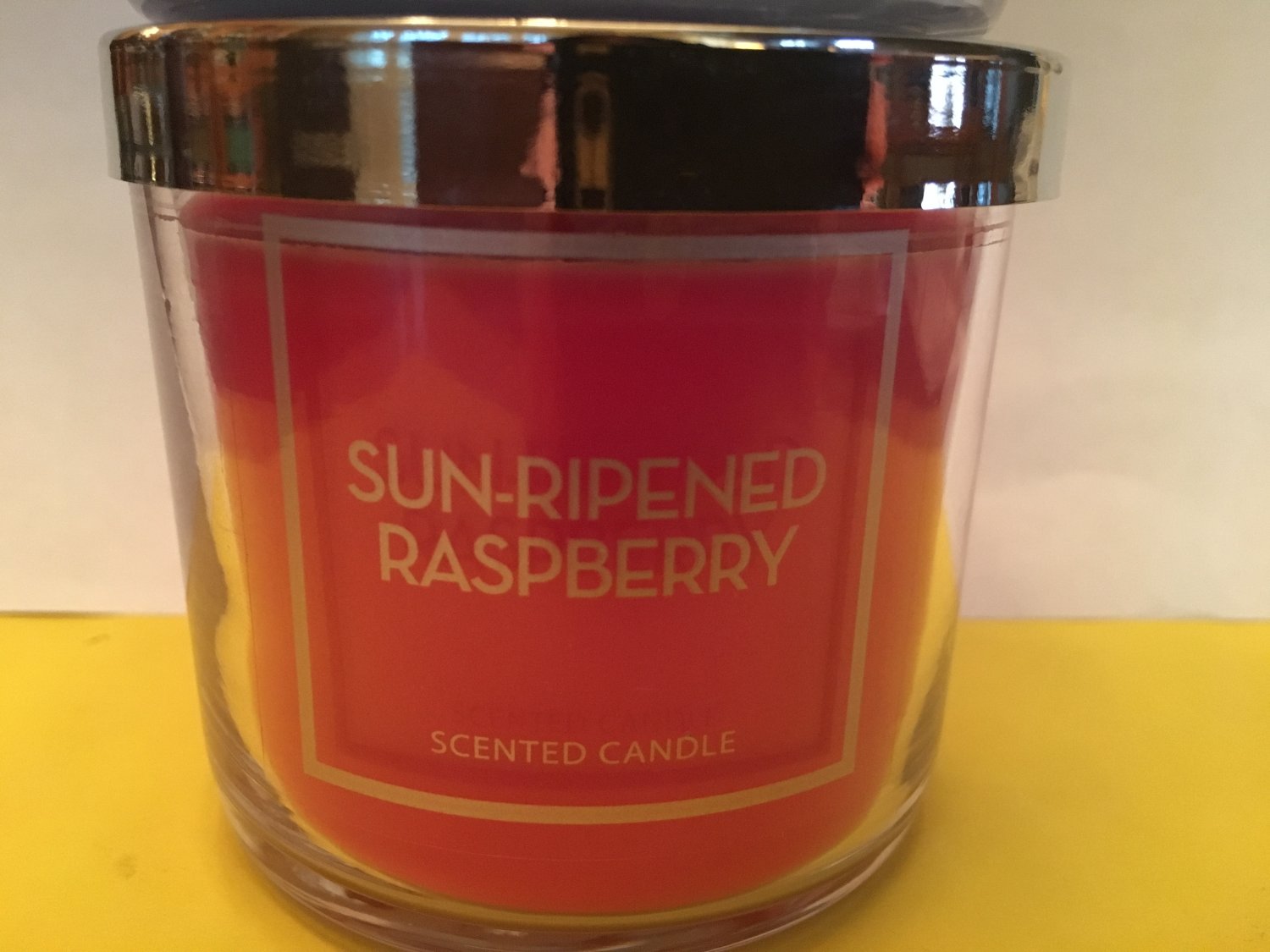 Bath and Body Works Sun Ripened Raspberry Single Wick 4 oz Candle