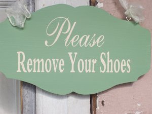 Vintage Chic Style Please Remove Your Shoes Wood Vinyl Sign Wreath