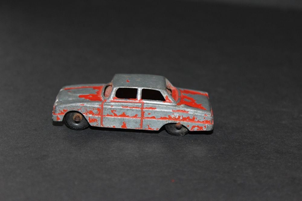 Vtg Red Sedan 4 Door No Name Tootsietoy Tootsietoys Tootsie Toy Die-Cast Car