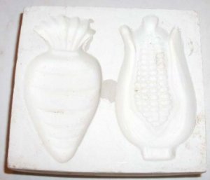 SMALL CERAMIC MOLD ~ CARROT & CORN MAGNETS~ DECORATIONS