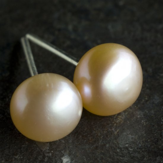 6-7mm Natural Freshwater Pearl Stud Earrings, Pink