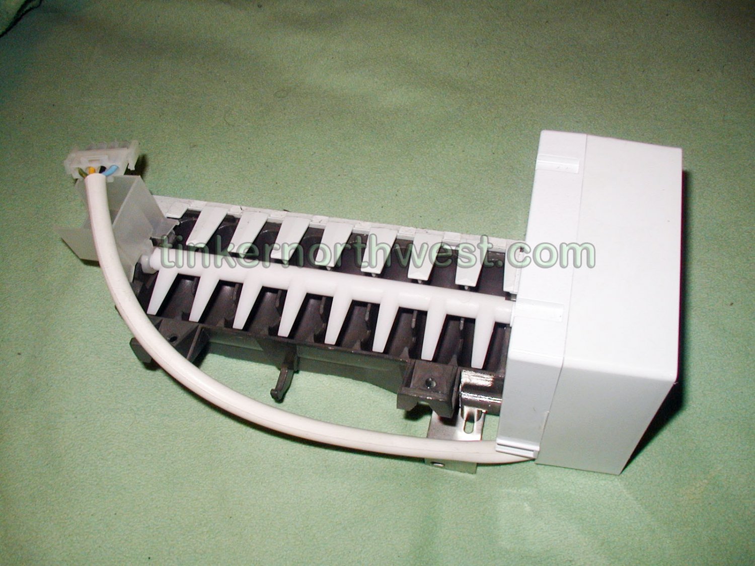 241642509 Frigidaire Ice Maker IMBD03 003