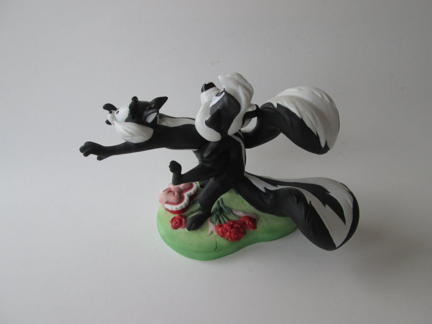 Warner Brothers Collection Series She loves me PEPE LE PEW & PENELOPE