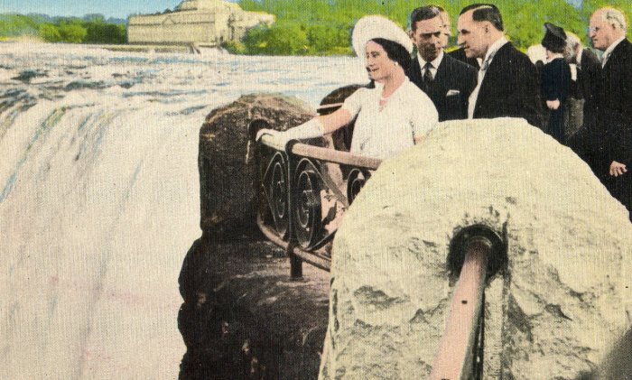 Niagara Falls Canada Postcard, Their Majesties Viewing Niagara Falls c.1939