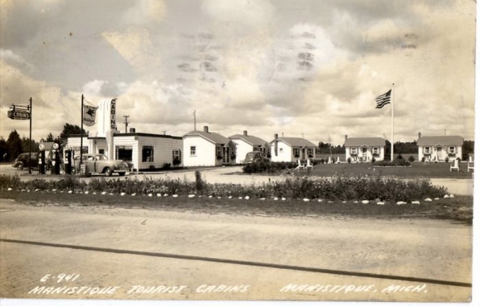 Manistique Michigan Postcard, Tourist Cabins & Mobil Station, Black & White Real Photo c.1941