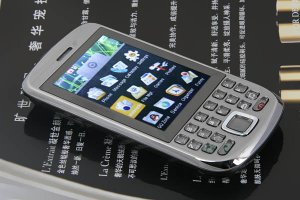 2.7" TFT 4-Band 2-Sim Standby Bluetooth Cellphone 2GB PB86-G666