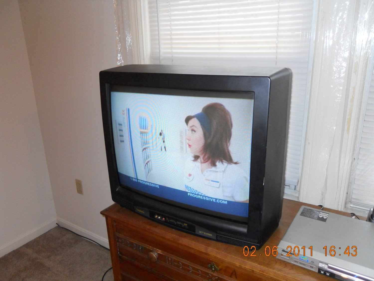 Symphonic Crt Television Wf2703 User Manual