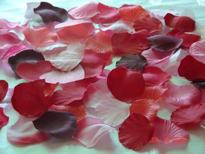 2000 Mix of Red, Burgundy and Pink Silk Rose Petals Weddings Crafts