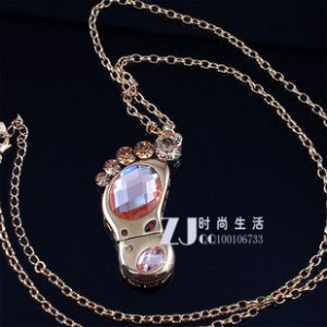 data traveler flash drive necklace 8GB