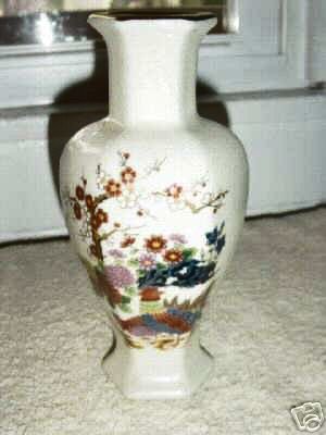 Beautiful 7 1/2" Tall Vintage Enesco Vase #300204