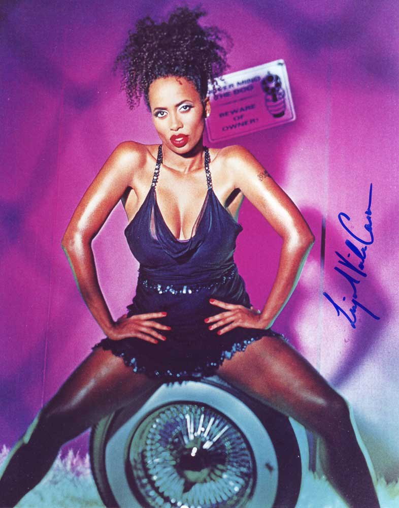 Lisa Nicole Carson in-person autographed photo.
