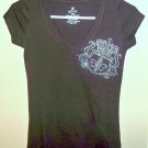 Fleur de Lis Short Sleeve V-Neck T - Size Large