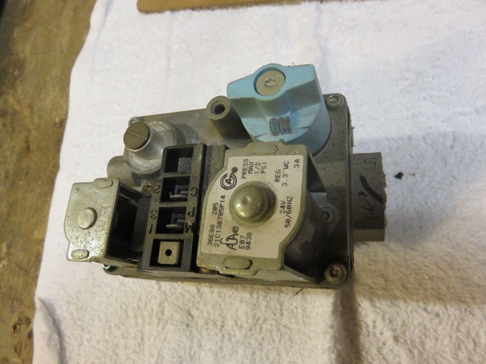 TRANE FURNACE GAS VALVE WHITE RODGERS PART 36E98 205 TRANE PART