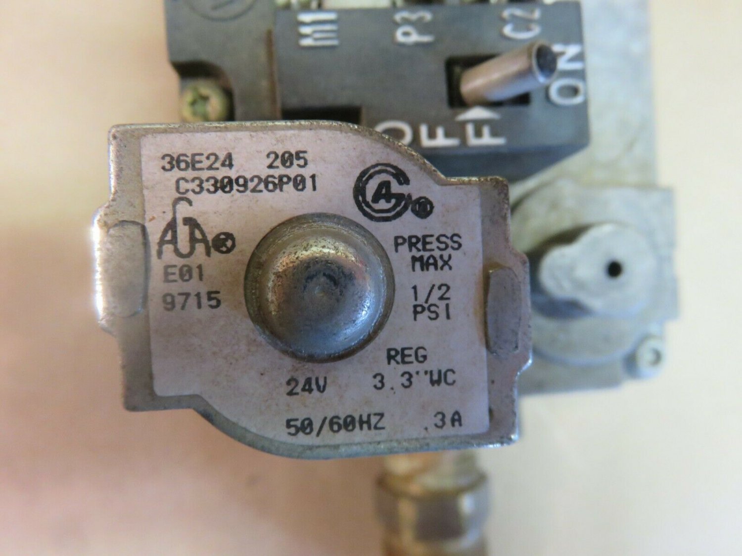 TRANE GAS FURNACE GAS VALVE WHITE ROGERS 36E24 205 PART C330926P01