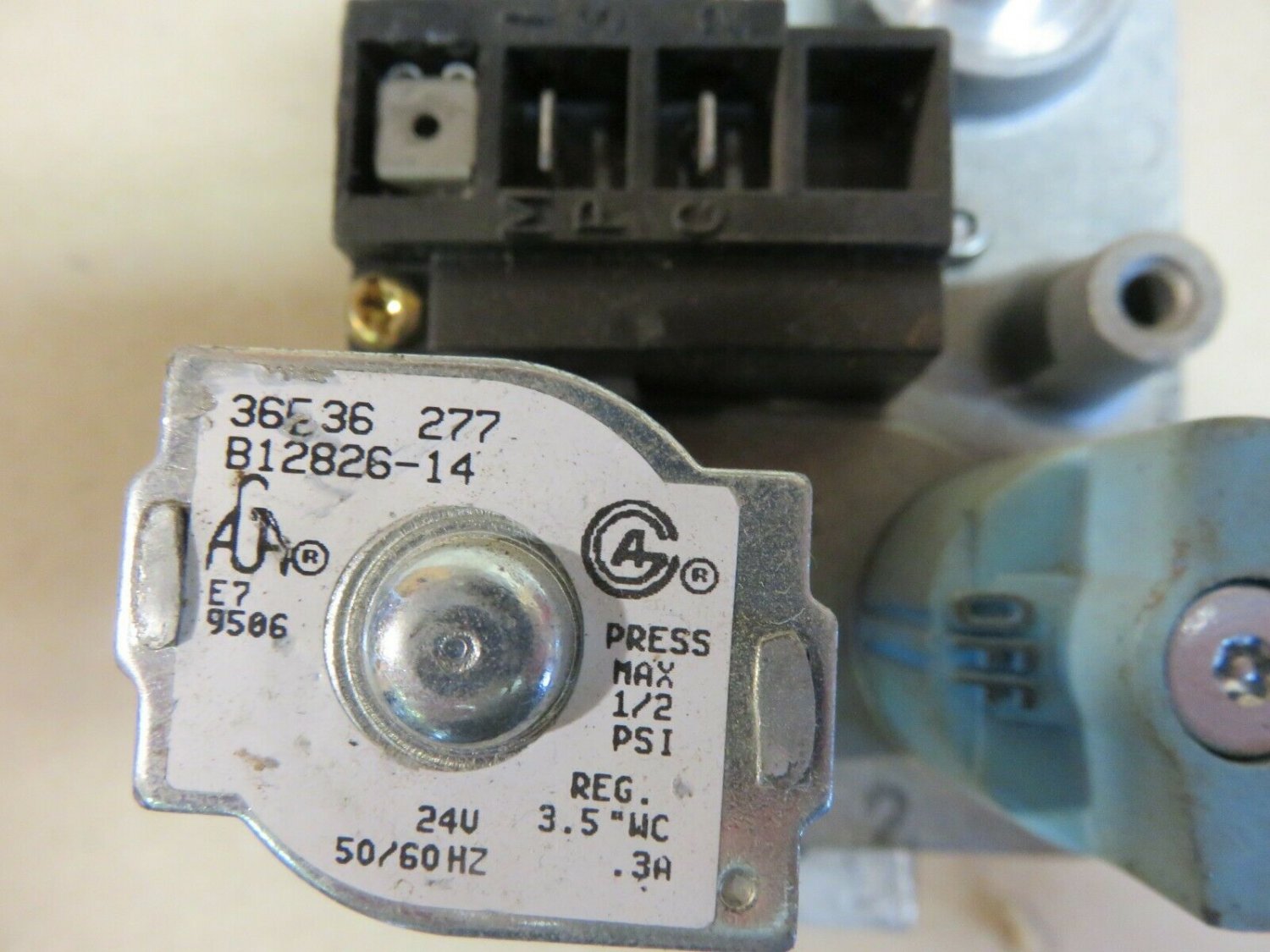 GOODMAN FURNACE GAS VALVE MODEL 36E36277 PART B1282614