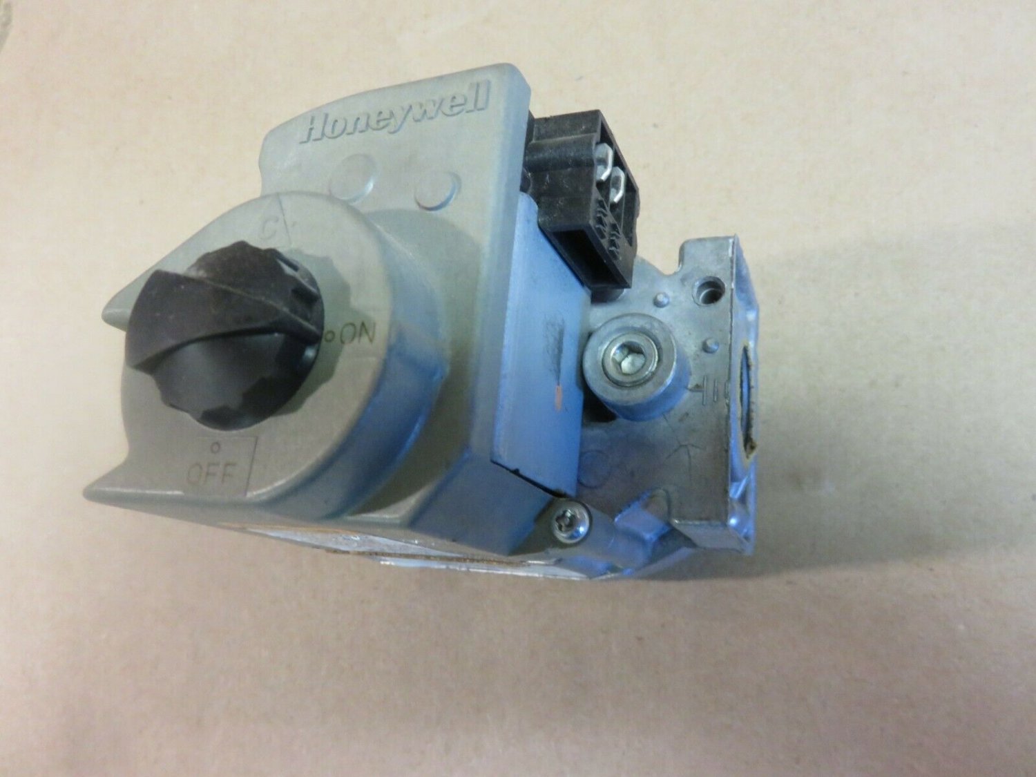 Honeywell Furnace Gas Valve Model Number VR8205M2858