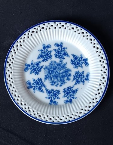 Basic Porcelana Decorative Plate Home White & Blue Floral Pattern 6 inch