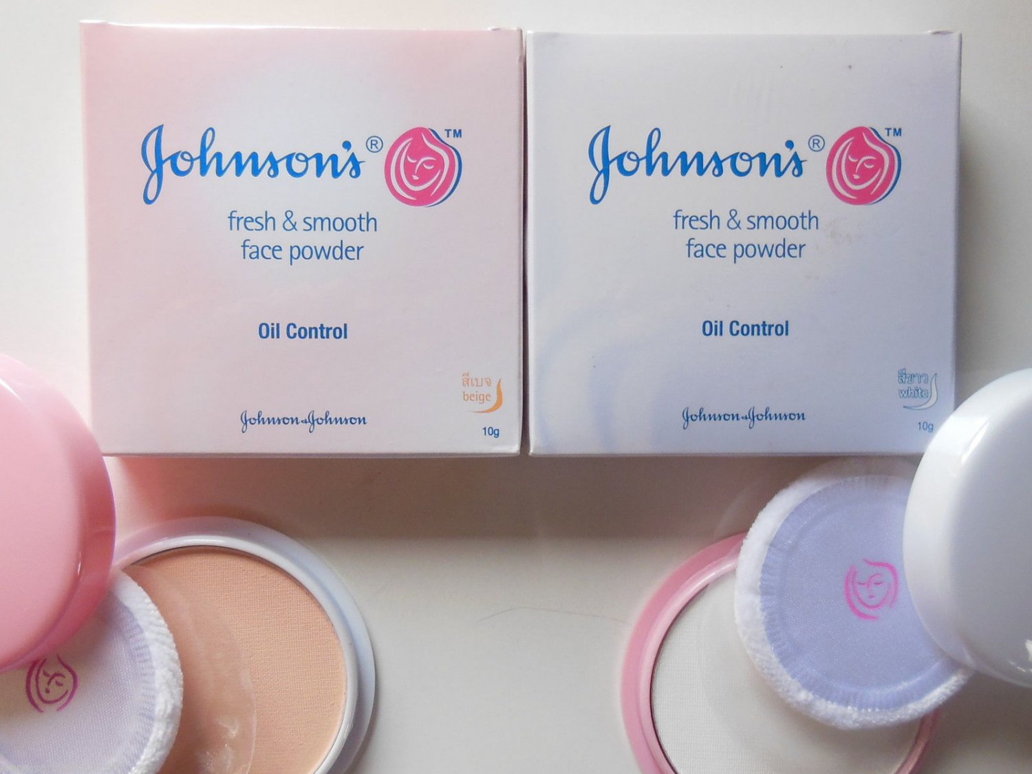 Johnson's Face Powder Oil Absorbing Control Compact White or Beige FREE Refill