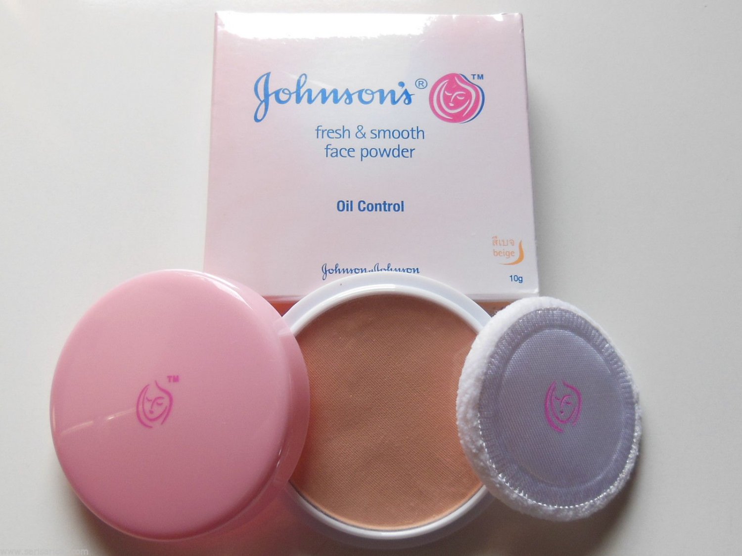 Johnson's Face Powder Oil Absorbing Control Compact White or Beige FREE Refill