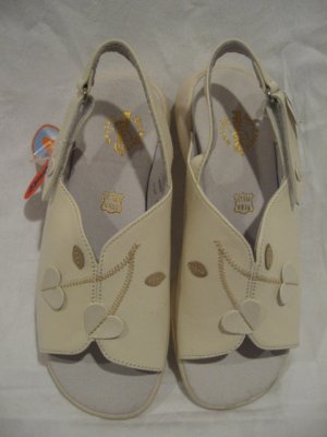$95 New Primigi Sky Effect Girls Sandal Shoes size 32