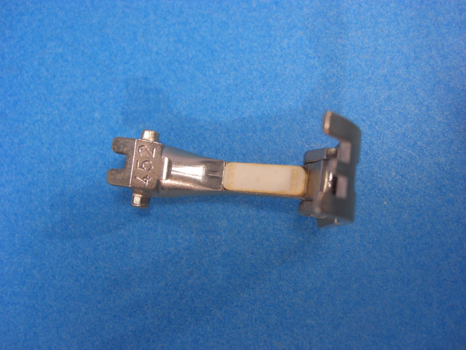 BERNINA Sewing Machine Buttonhole Foot 452 Old Style