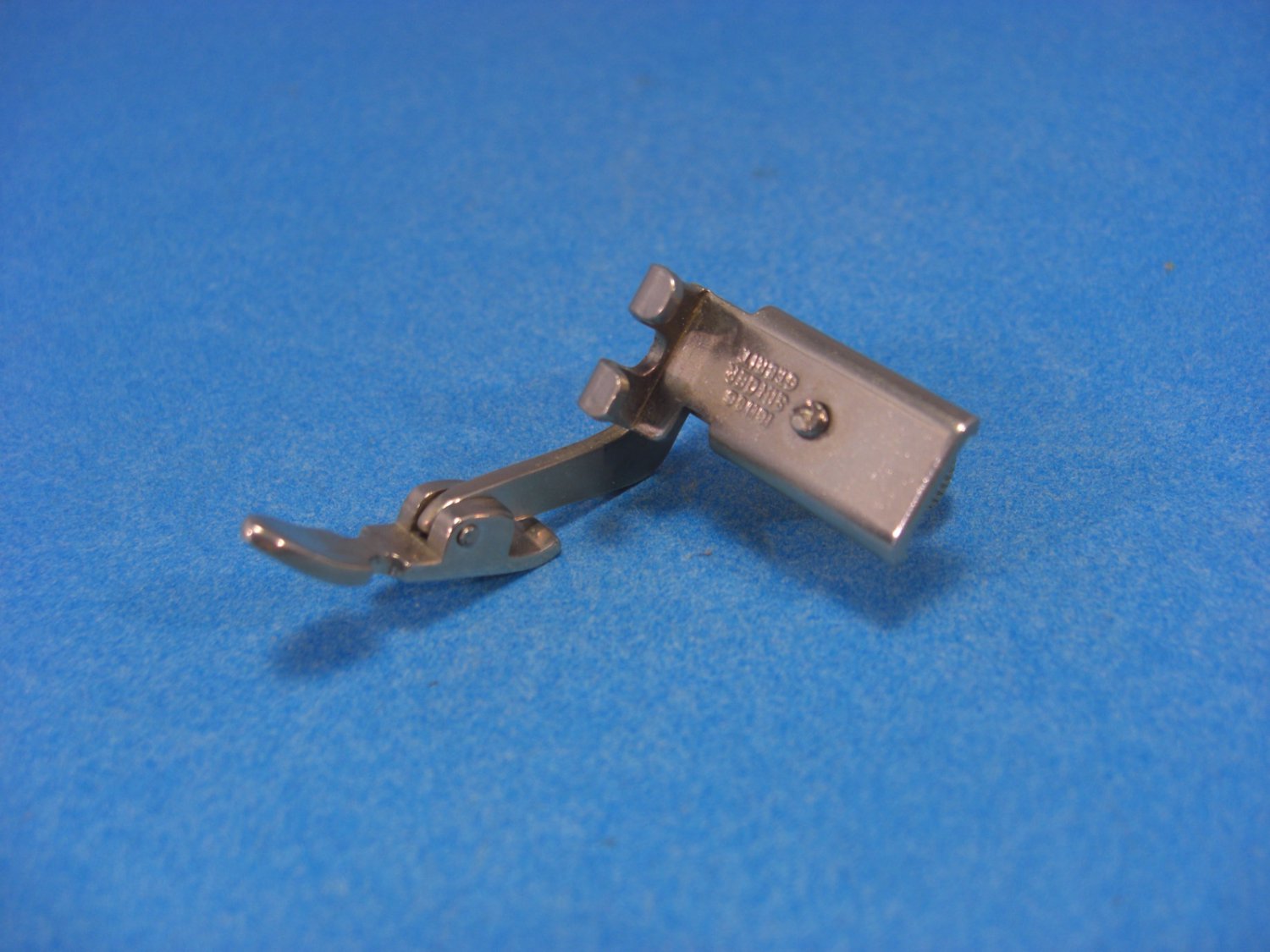 Singer Zipper Foot Slant Shank Adjustable Hinged 161166 B13