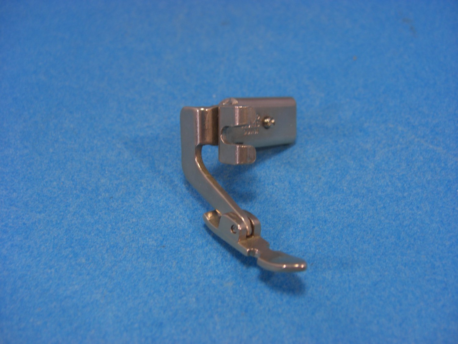 Singer Zipper Foot Slant Shank Adjustable Hinged 161166 B13