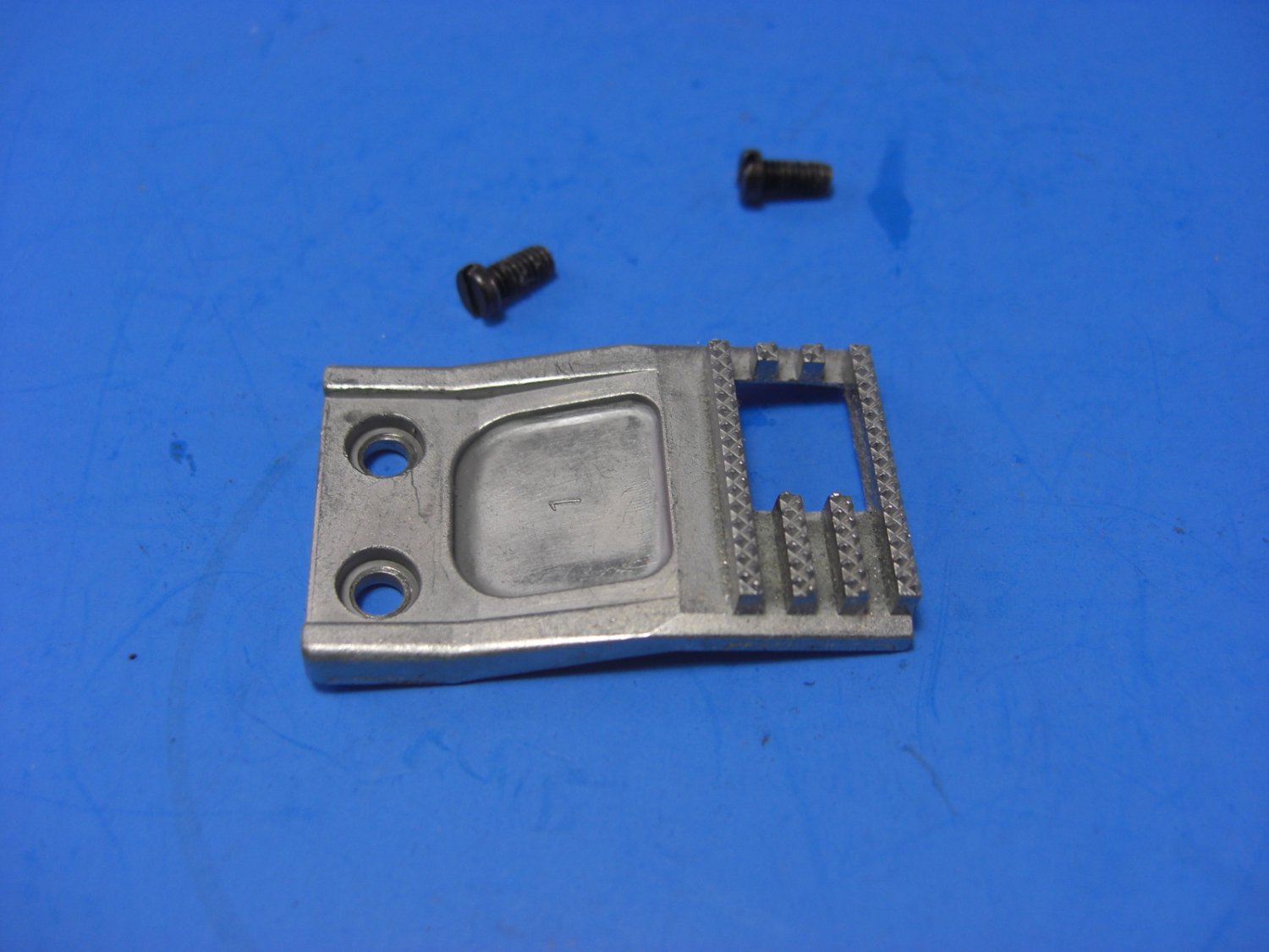 BROTHER Sewing Machine VX808 Feed Dog With Screws