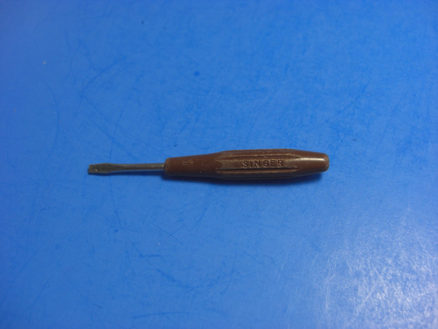 Singer Featherweight Sewing Machine Brown Screwdriver 161295