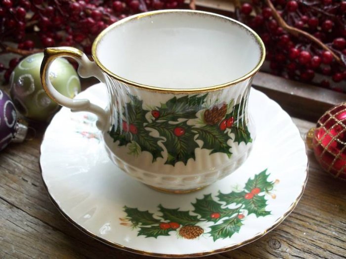 ROSINAQUEENS Fine Bone China YULETIDE Cup & Saucer Set