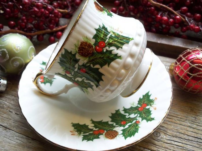 ROSINAQUEENS Fine Bone China YULETIDE Cup & Saucer Set