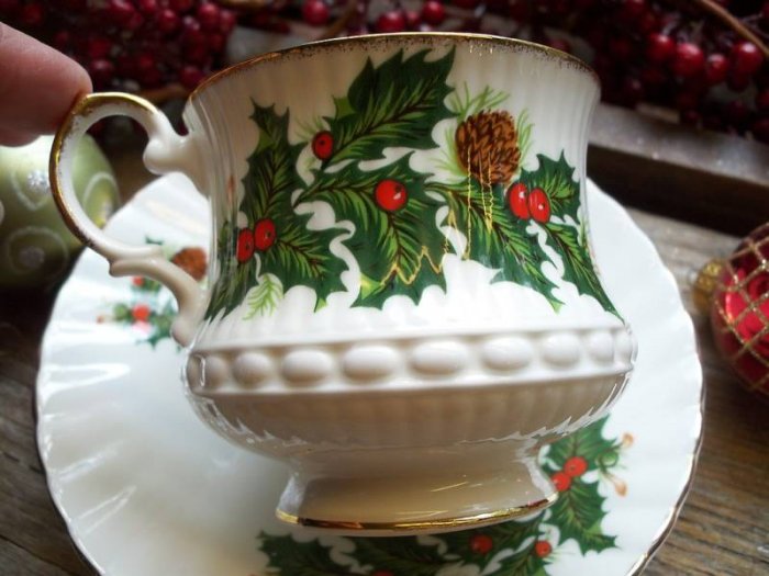 ROSINAQUEENS Fine Bone China YULETIDE Cup & Saucer Set
