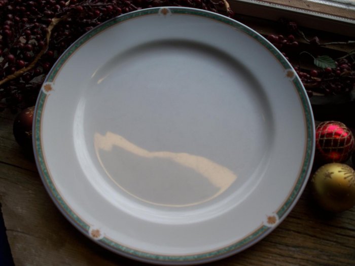 Set of 2 Noritake ONEIDA Restaurantware Green Marble 9" Luncheon Plates