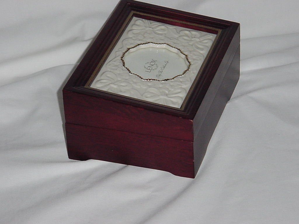 Lenox Wood Porcelain Musical Jewelry Box Trinket Box No. 161