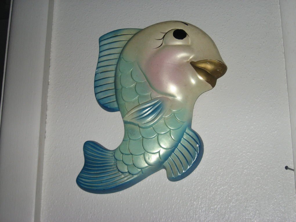 Chalkware ceramic Bathroom Wall plaque fish Aqua Blue Pearl mid century