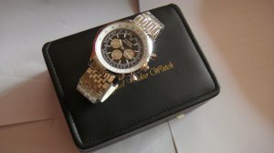 The first camera, camera, sound recording function watch HD 4GB