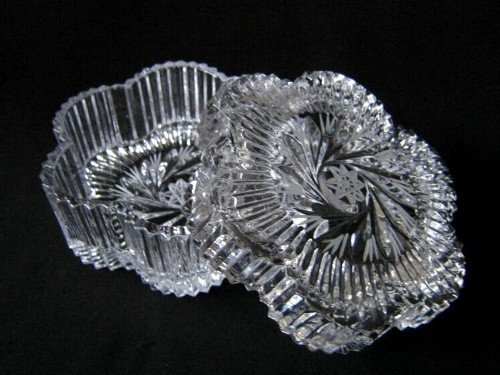 CRYSTAL GLASS FLOWER SHAPED BOX WITH A LID