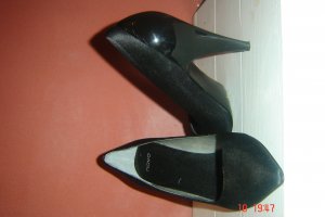 Novo - Black Pointy High Heels