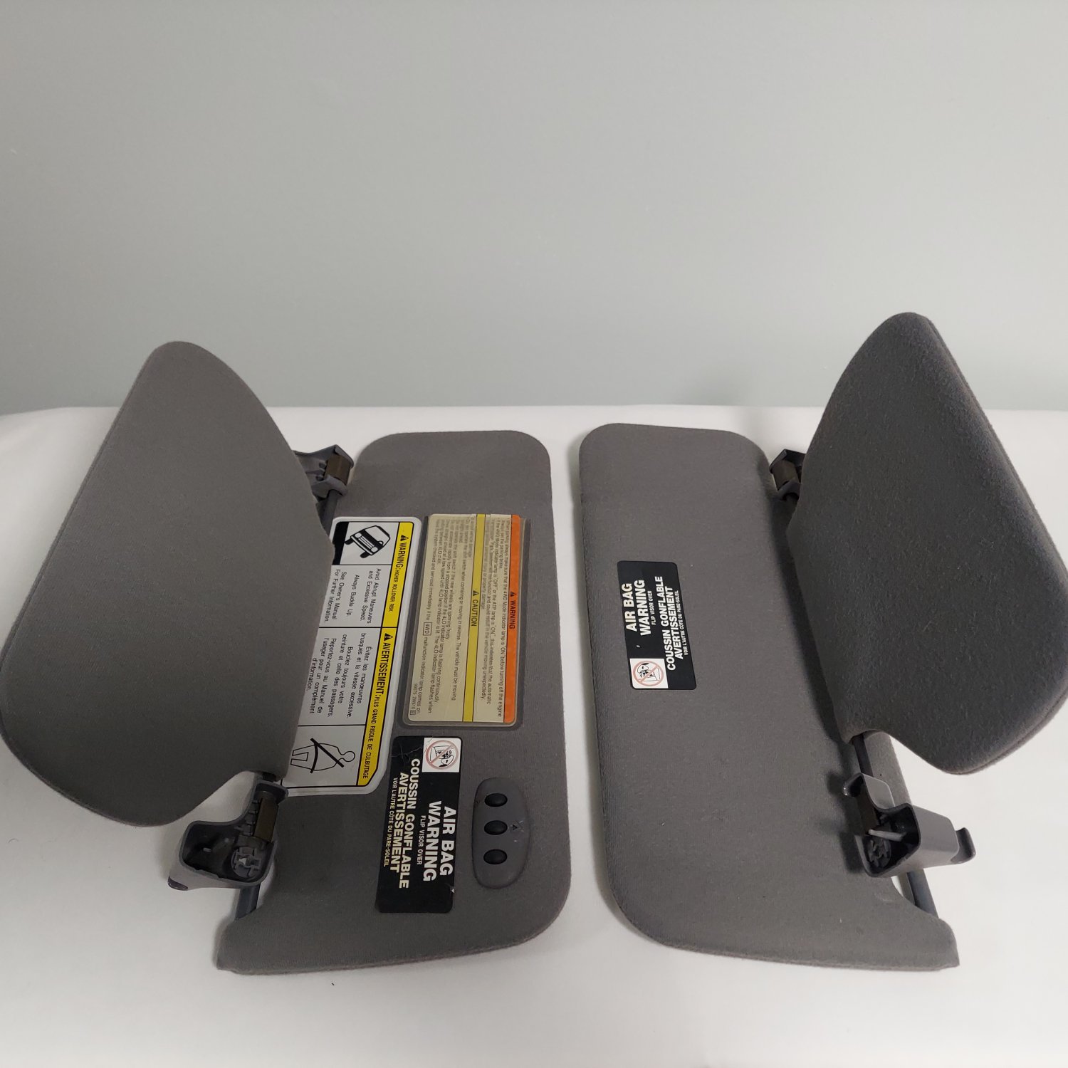 0004 Nissan Pathfinder QX4 Dual Sun Visor Set Gray w/light homelink