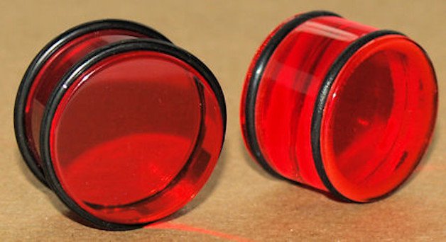 Pair 7/8 Red Acrylic Saddle Ear Plugs 22mm Gauge With Grooved O-Rings