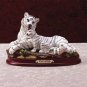 31061 Alabastrite Mother And Cub White Tigers