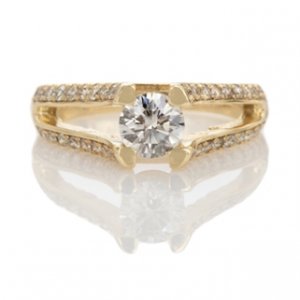 Beautiful Engagement Ring 1.33 Carat Round Cut Diamond