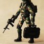 1:18 Word War two toy soldier army man pilot with rifle mask case