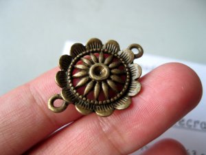 Lot of 300pcs mini Brass Sunflower doll house miniature toy/jewelry Charm B10