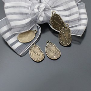 Lot of 300pcs mini Brass Oval Clock dollhouse miniature toy/jewelry metal alloy Charm