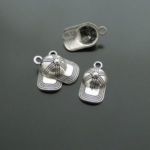 Lot of 300pcs mini Silver Hat dollhouse miniature toy/jewelry Charm B1