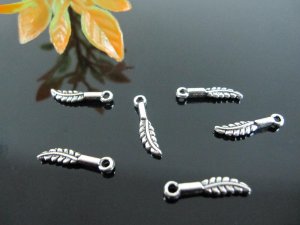 Lot of 100pcs mini Feather dollhouse miniature toy/jewelry bracelet  metal alloy Charm B2