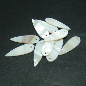 20pcs Shell Bead White Raindrop Fitting 35 x 11mm